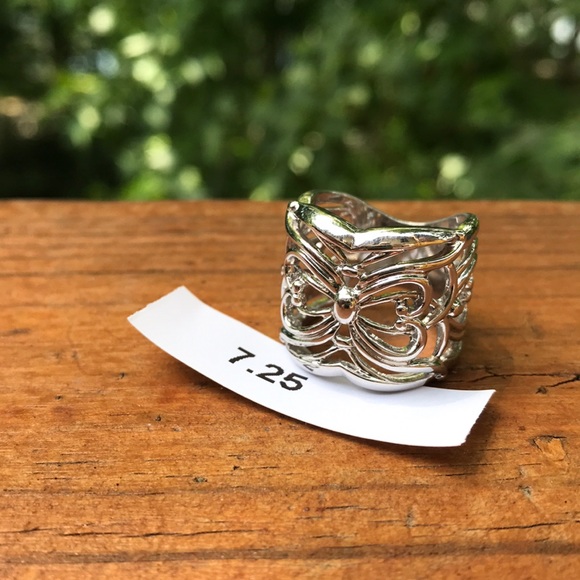 🌻 3/25 🌻 Chunky Silver Statement Ring - Picture 2 of 3